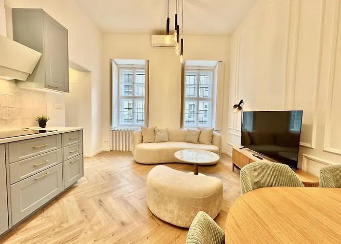 Luxurious Charm - Center Retreat 3dr Lejlighed Budapest