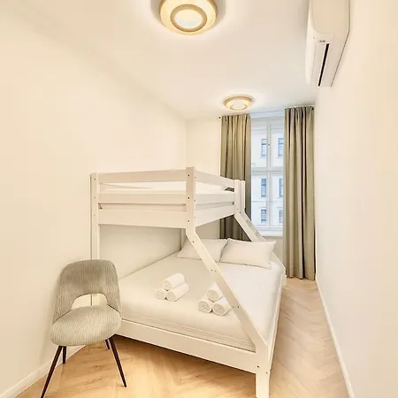 Luxurious Charm - Center Retreat 3dr شقة
