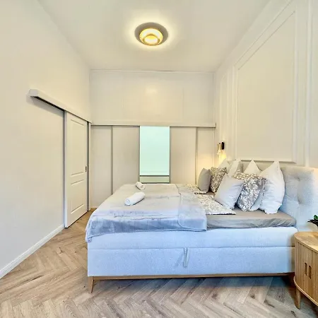 Apartmán Luxurious Charm - Center Retreat 3dr
