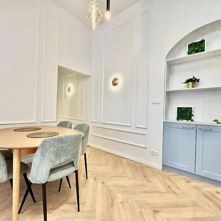 Luxurious Charm - Center Retreat 3dr Daire