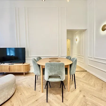 Luxurious Charm - Center Retreat 3dr *