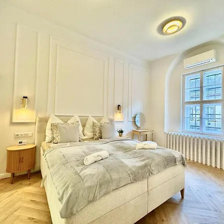 Luxurious Charm - Center Retreat 3dr شقة *
