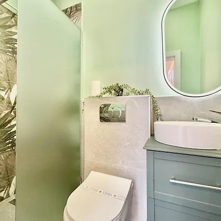 Luxurious Charm - Center Retreat 3dr شقة *