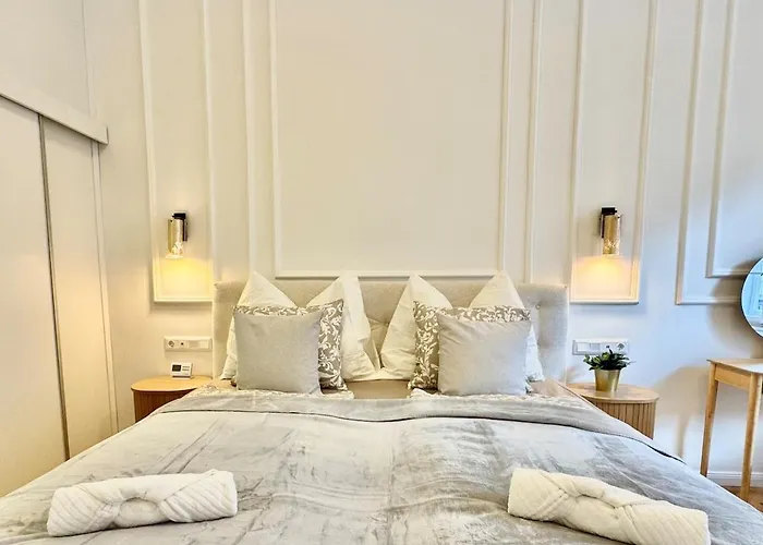 Luxurious Charm - Center Retreat 3dr