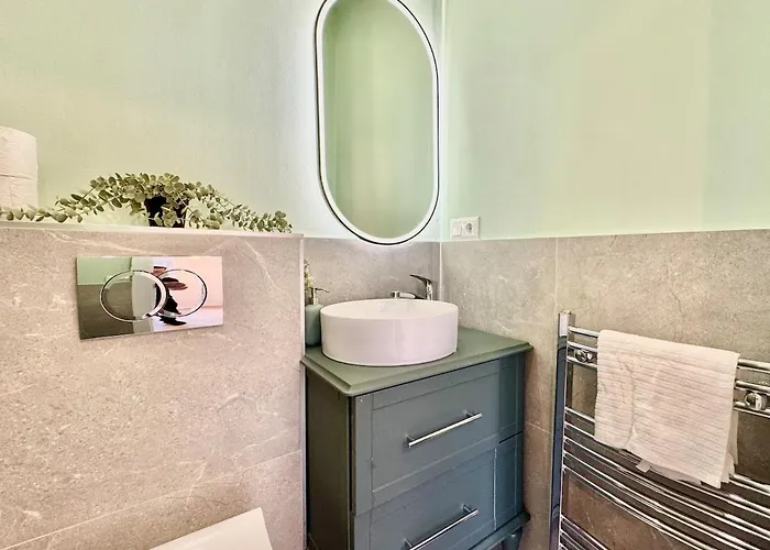 Luxurious Charm - Center Retreat 3dr