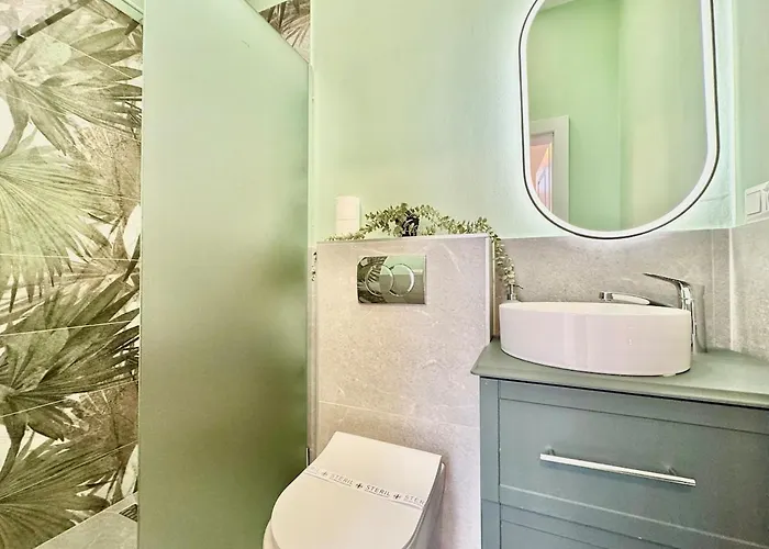 Luxurious Charm - Center Retreat 3dr Apartmán *