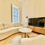 Apartment Luxurious Charm - Center Retreat 3dr *