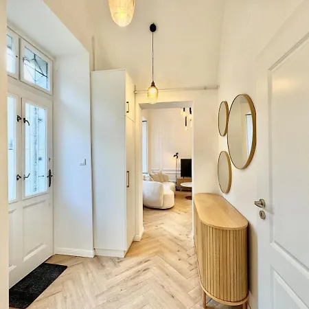 Luxurious Charm - Center Retreat 3dr Lägenhet Budapest