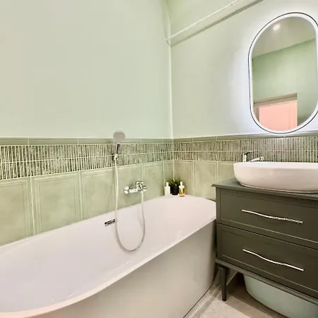 Luxurious Charm - Center Retreat 3dr Lägenhet Budapest