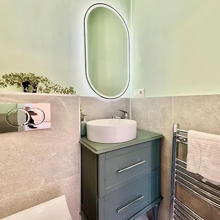 Luxurious Charm - Center Retreat 3dr